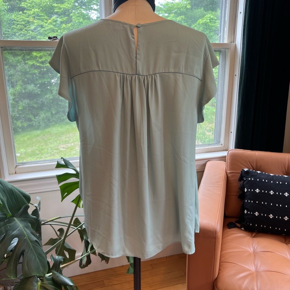 *PLUS SIZE” Ruffled Detail Blouse - Picture 3 of 6